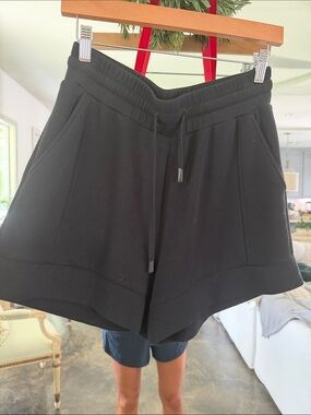 Varley Black Athletic Pull-On Shorts